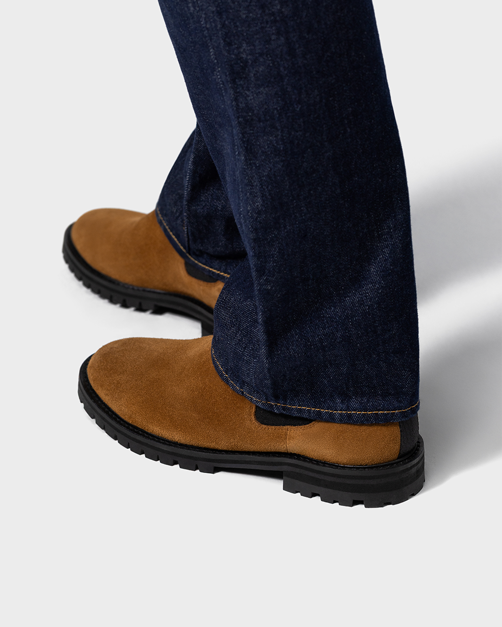 CB 01 Rugged Suede Cognac